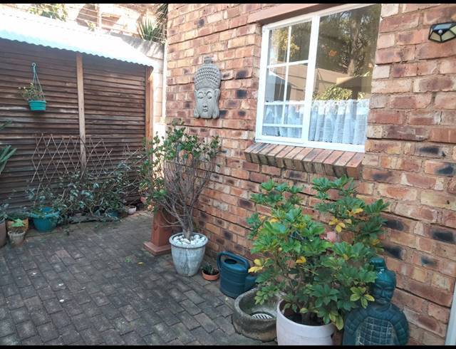 2 BEDROOM TOWNHOUSE FOR SALE IN SONNEGLANS
